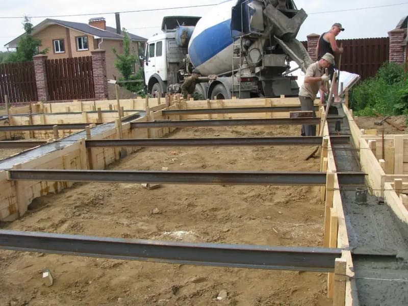 Заливка бетоном свайно-ростверкового фундамента